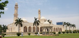 Sultan Qaboos Mosque.jpg Sultan Qaboos Mosque.jpg